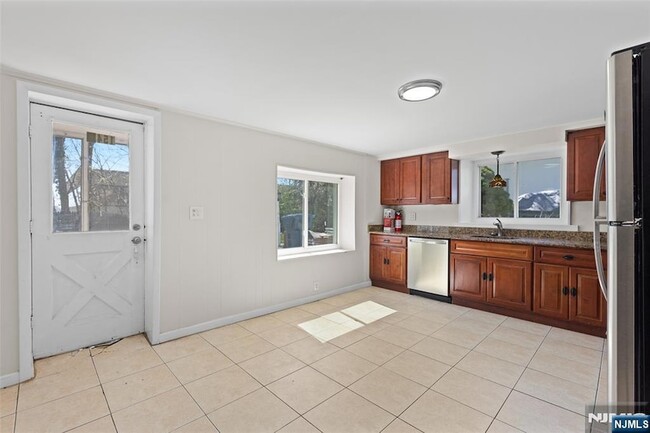 Photo - 154 Ames St