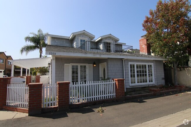 Building Photo - COMING SOON!! WATERFRONT HOM\E ON MARINE ... Rental