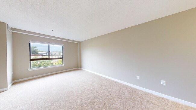 Photo - 1141 Beacon St