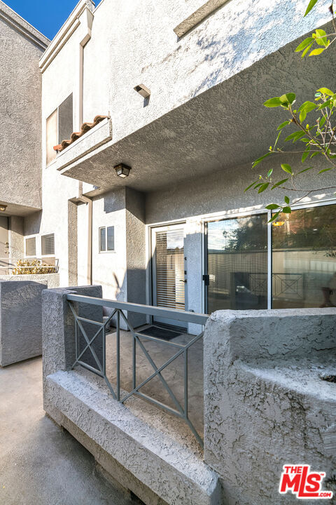 Photo - 15153 Burbank Blvd