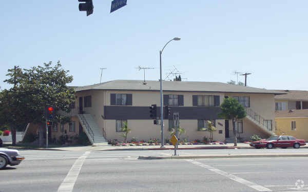 Photo - 10878 Venice Blvd