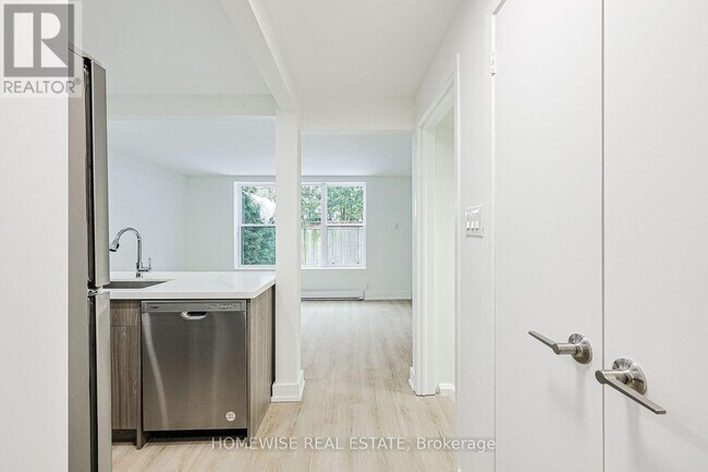 Photo - 100 Liberty St N