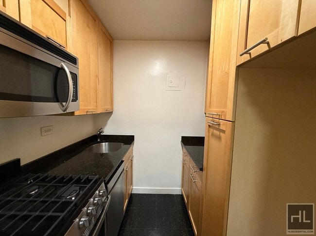 Photo - Fourth Avenue Unidad 12J