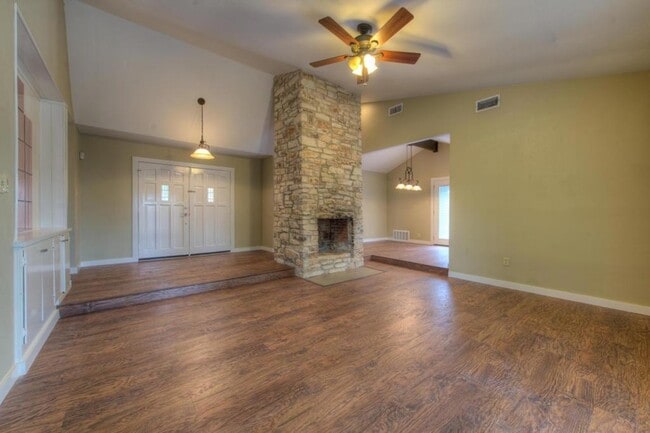 Photo - 12800 Powderhorn St