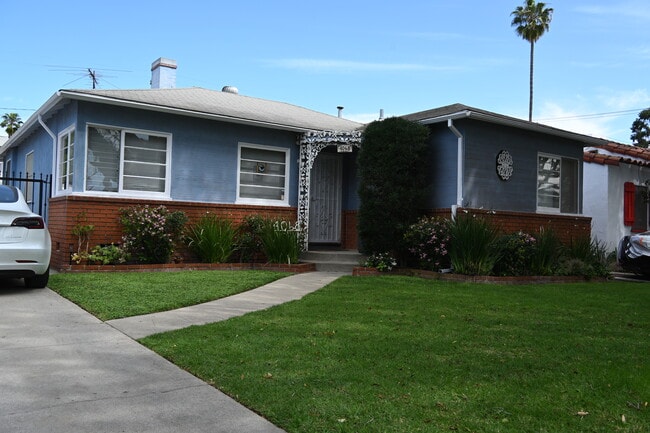 Building Photo - 4068 Lincoln Ave