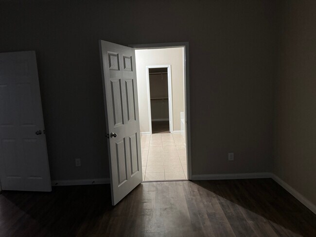 Photo - 504 Riverbed Dr