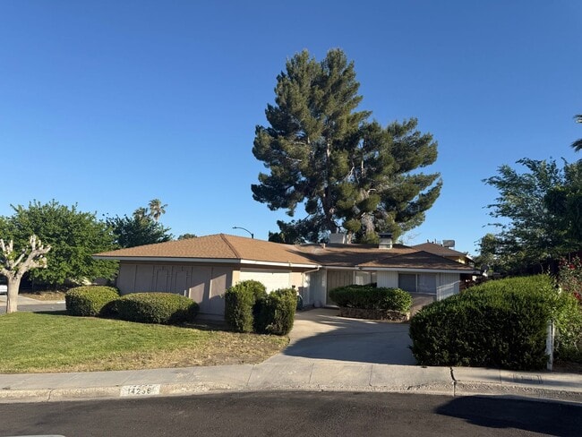 Building Photo - Victorville Green Tree Home- Refurbished 4 Bedrooms, 2 Bathrooms, New Paint,
