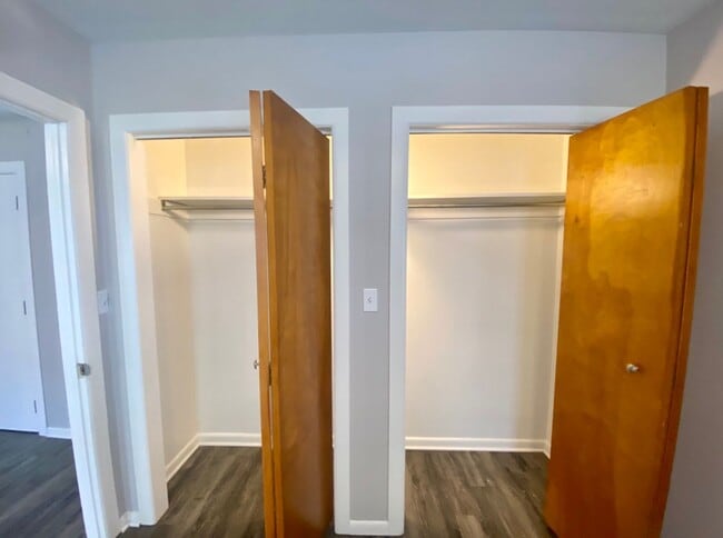 Photo - 1 Bed, 1 Bath downstairs Unit in Heritage Hill – Private Entry & Prime Location Unit Lyon 6