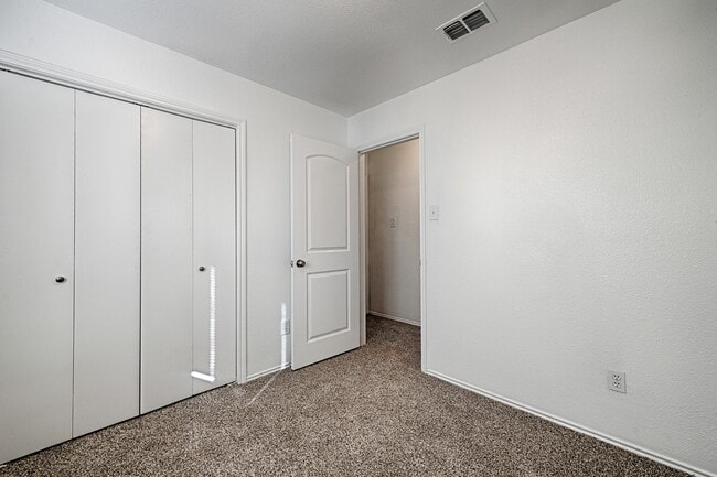 Photo - 2506 Oak Leaf Dr