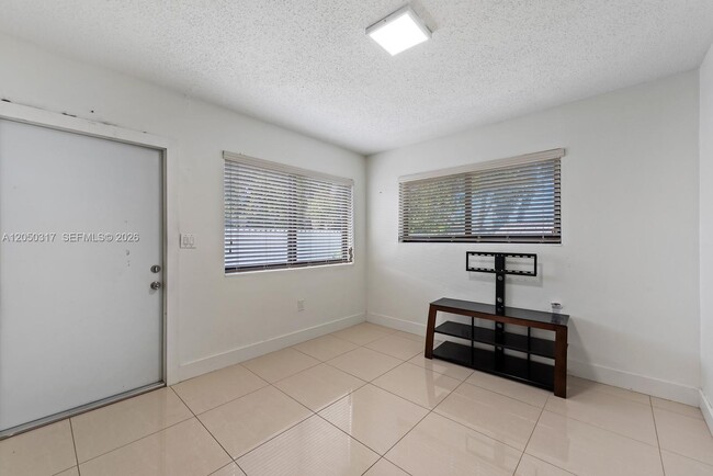 1911 NW 30th St Unit 3