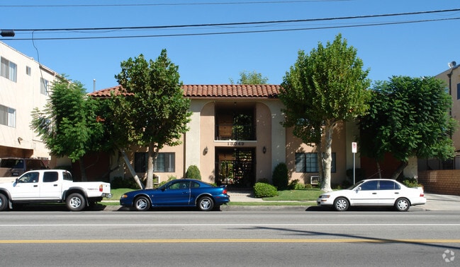 13049 Oxnard St.