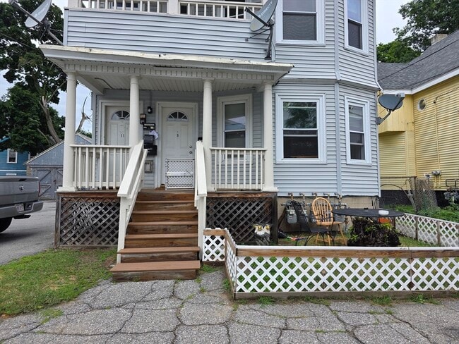 Building Photo - 9-11 Falmouth St Unit 2F