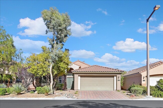 Beautiful Single-Story 3 Bedroom Home in T... - Beautiful Single-Story 3 Bedroom Home in T...