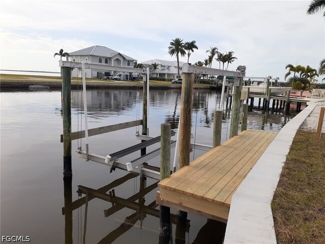 Photo - 2585 Third St