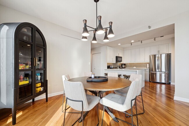 Photo - 1250 S Michigan Ave