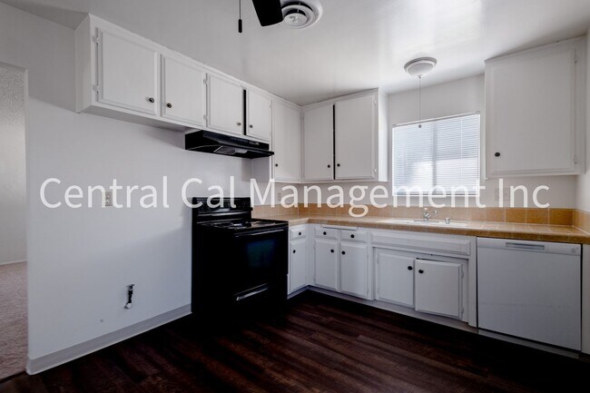 Photo - 6208 Stine Rd Unit Apt B