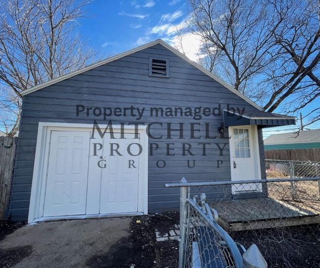 Photo - Adorable 1 bedroom 1 bath back house in a cozy neighborhood!