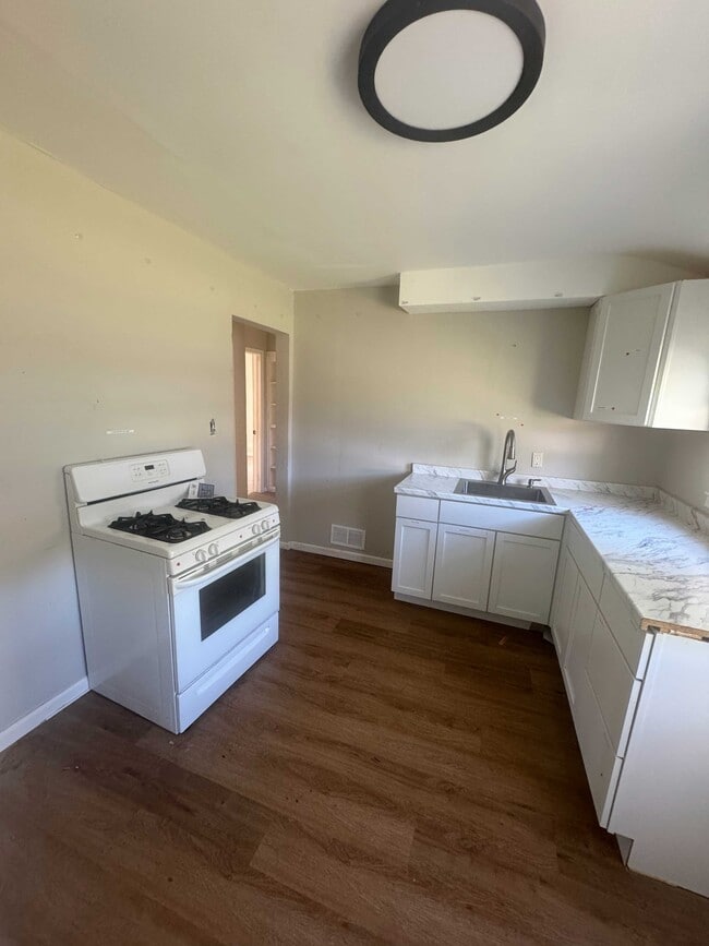 Photo - 1002 W Pierson Rd