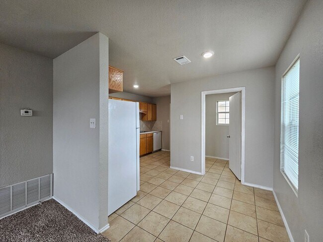 Photo - RENT SPECIAL - AVAILABLE NOW! Unit 4601 Hudson Drive - D