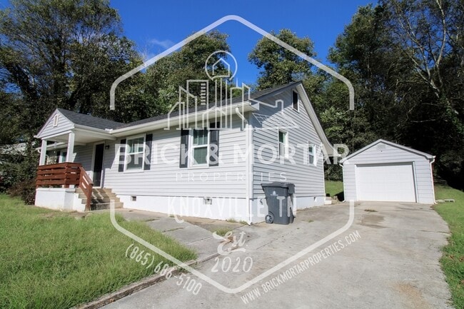 Photo - 1407 Charles Dr NE