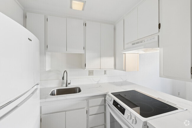 Unit C - Kitchen - 2710 Spyglass Dr
