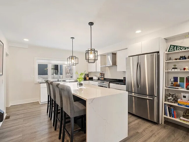 Photo - 169 W 9th St Unit 1