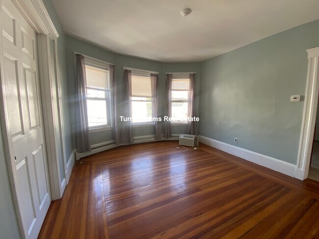 Building Photo - 49 Conwell Ave Unit 2 Rental