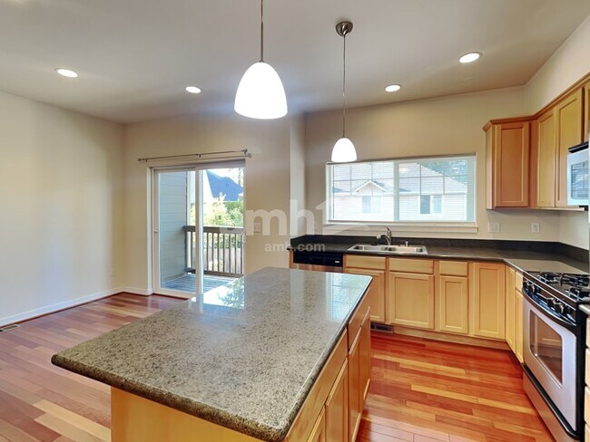 Photo - 7337 Rainier Dr