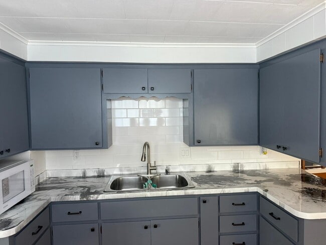 Building Photo - 2311 N Averill Ave Rental