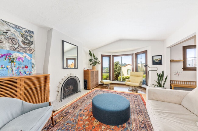 Building Photo - 833 Rockdale Dr