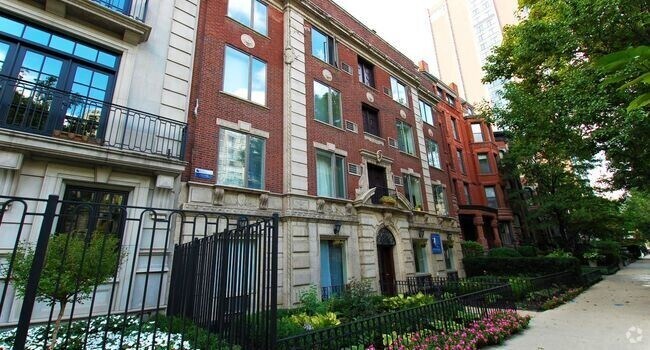 Building Photo - 1504 N Dearborn Pkwy Unit 309 Rental