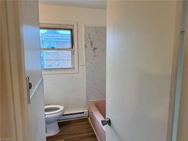 Photo - 931 Moravia St