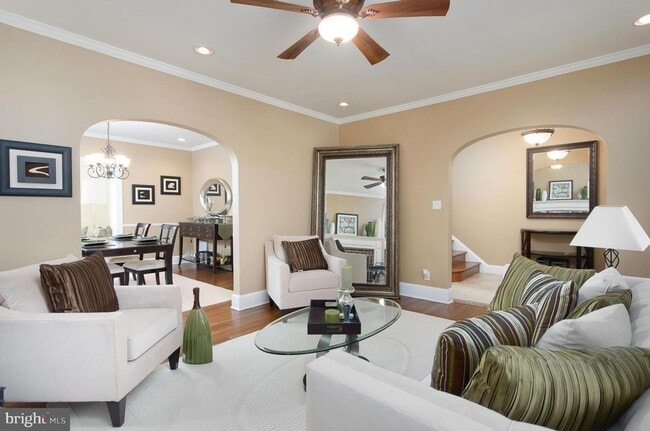 Photo - Spacious 4-level detached home