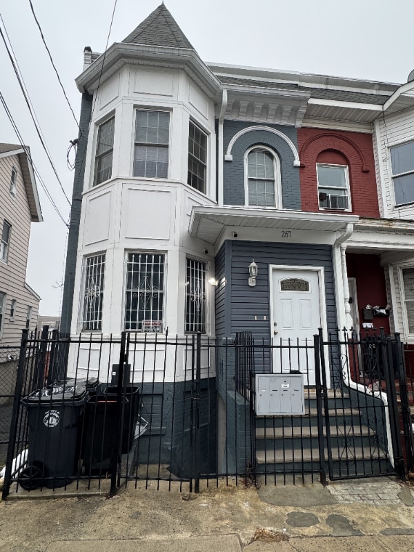 Building Photo - 267 Garside St Rental