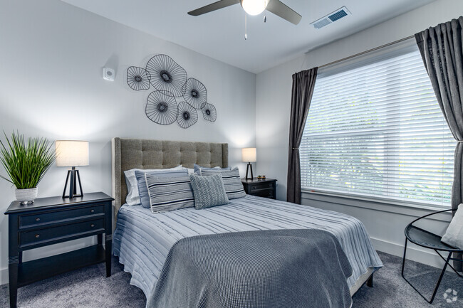 1 BR, 1 BA - 652SF