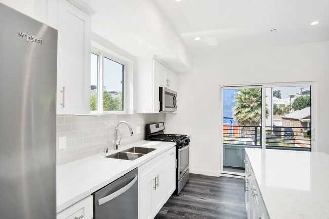 10924 1/2 Hesby St