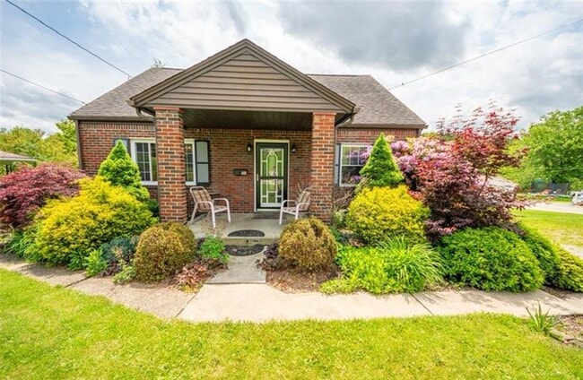 Building Photo - Spacious 4-Bedroom Rental with Huge Deck &...