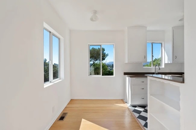 Photo - 2001 N Alvarado St Unidad 2001