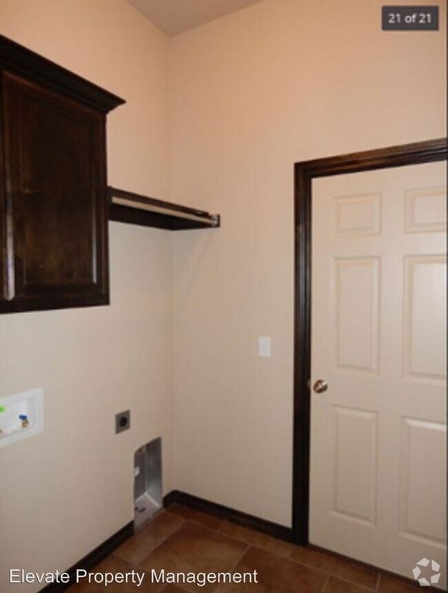 Building Photo - $1000 OFF 1ST MONTH RENT Rental