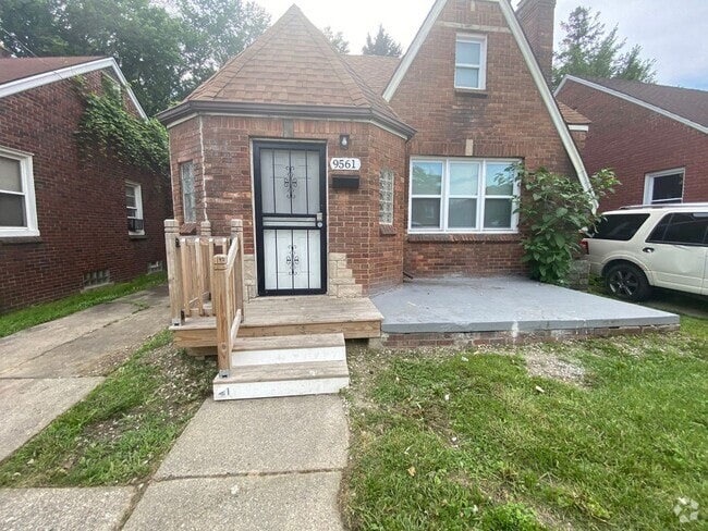 Building Photo - Renovated 4-Bedroom Home – We Welcome Sect...