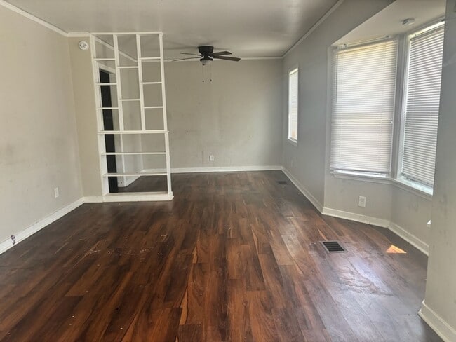 Photo - 5211 Robinson Rd