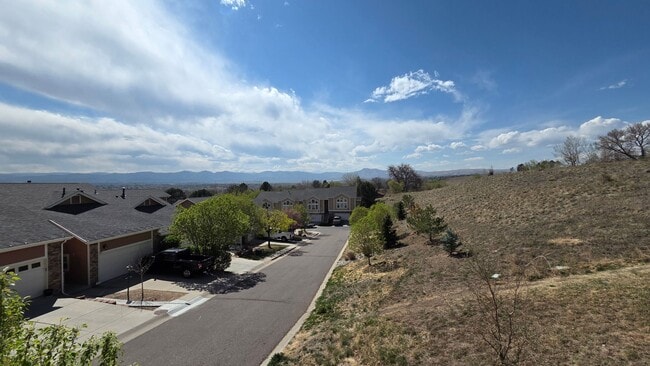 Photo - Modern 4 Bedroom 5 Bath Townhome - With Lots of Natural Light and Great Views!