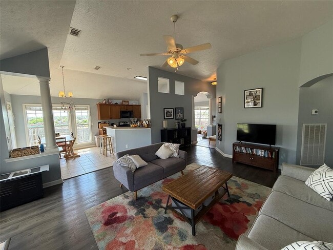 Photo - 650 Little Farm Rd