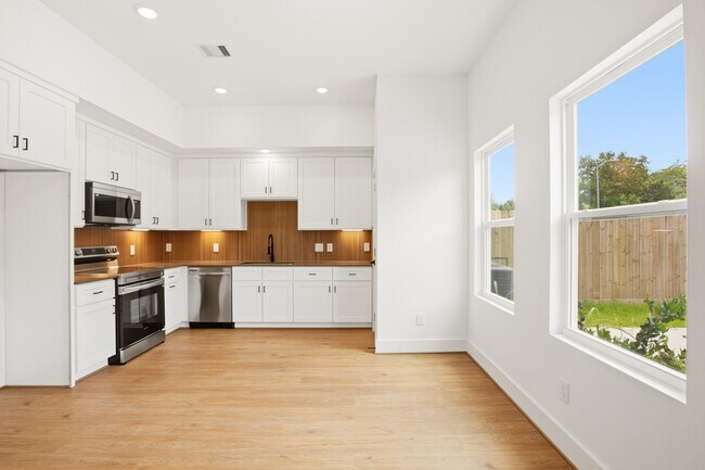 Photo - 7841 Sunnyhill St