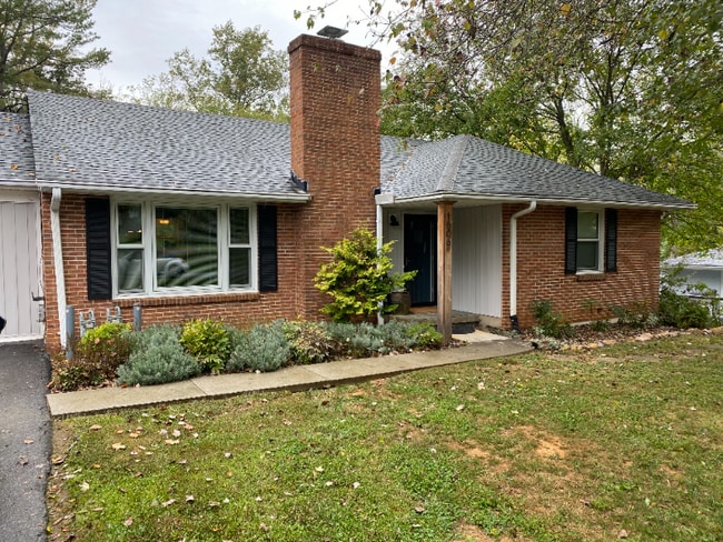 Building Photo - 1506 Northwood Cir