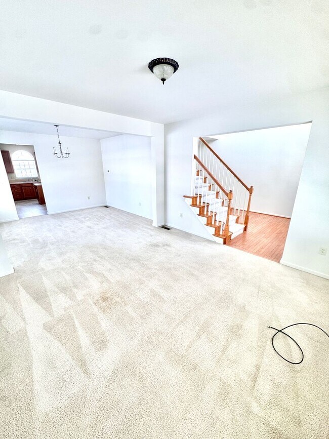 Photo - FIVE BEDROOMS in PARKLAND SCHOOLS!