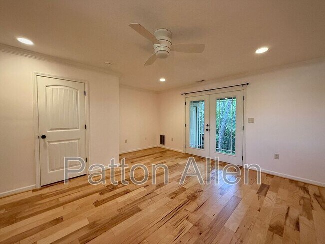 15 Lees Creek Rd Unit J
