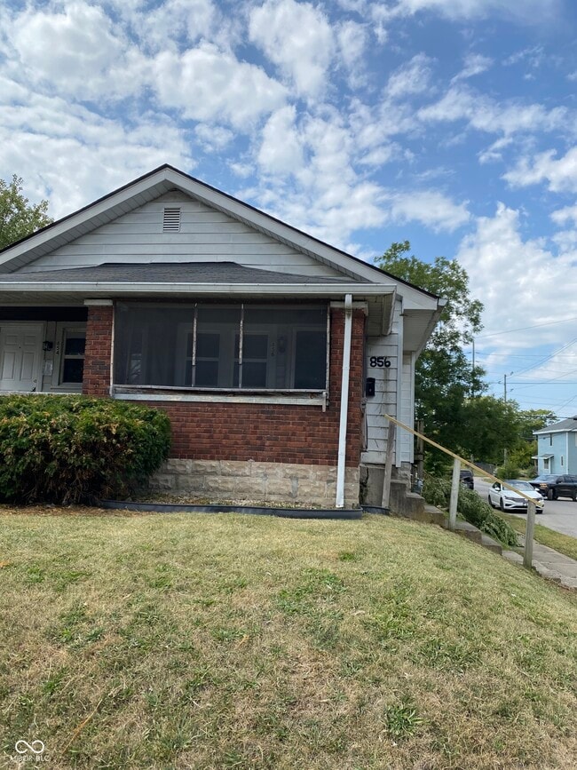 Building Photo - 856 N Bradley Ave Rental