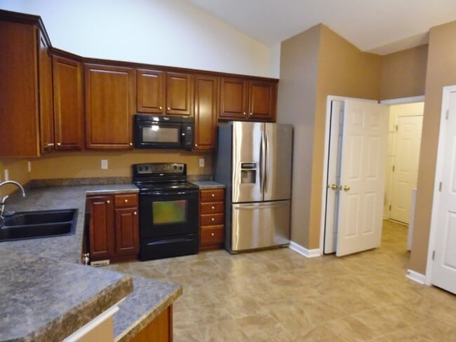 Photo - 422 Plamondon Dr