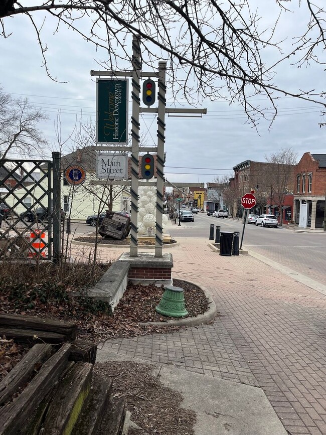 Building Photo - DOWNTOWN…. Utilities included Unit Apt. C